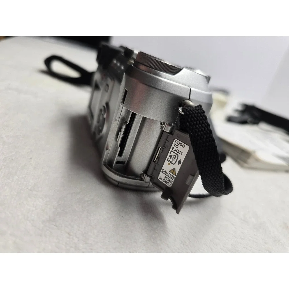 Olympus Camedia C-750 Ultra Zoom 4MP Digital Camera Bundle Silver Y2K Vintage